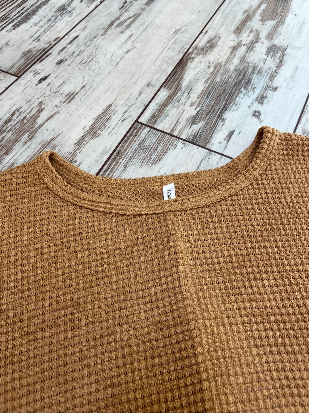 Dokotoo Waffle Knit Long Sleeve Shirt Womens Large NWT Brown Tan Side Slit Tee - Picture 4 of 10
